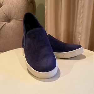 Evolve by Easy Spirt .. Blue Suede Slip-on